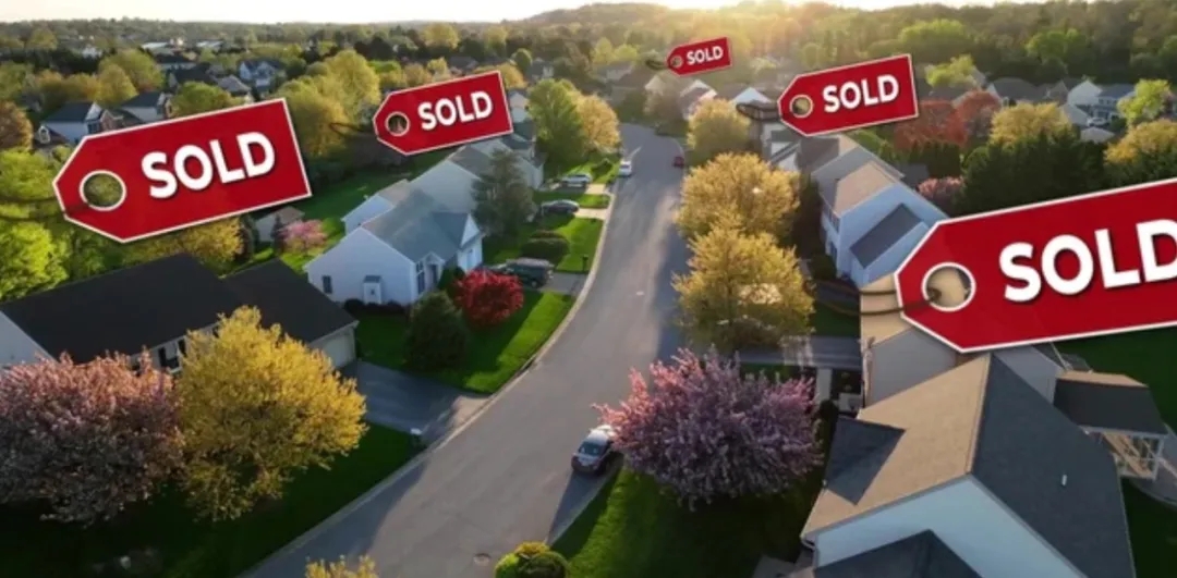 北美房市现“错位潮”！加拿大候鸟狂抛美国房产！